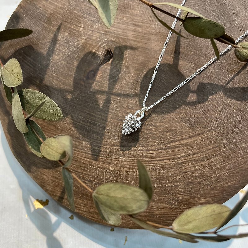 18K Gold Plated Small Pine Cone Necklace - สร้อยคอ - เงินแท้ สีเงิน