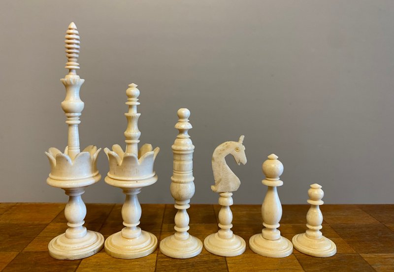 One of the rarest antique chess sets called Selenus - 桌遊/卡牌 - 其他材質 紅色