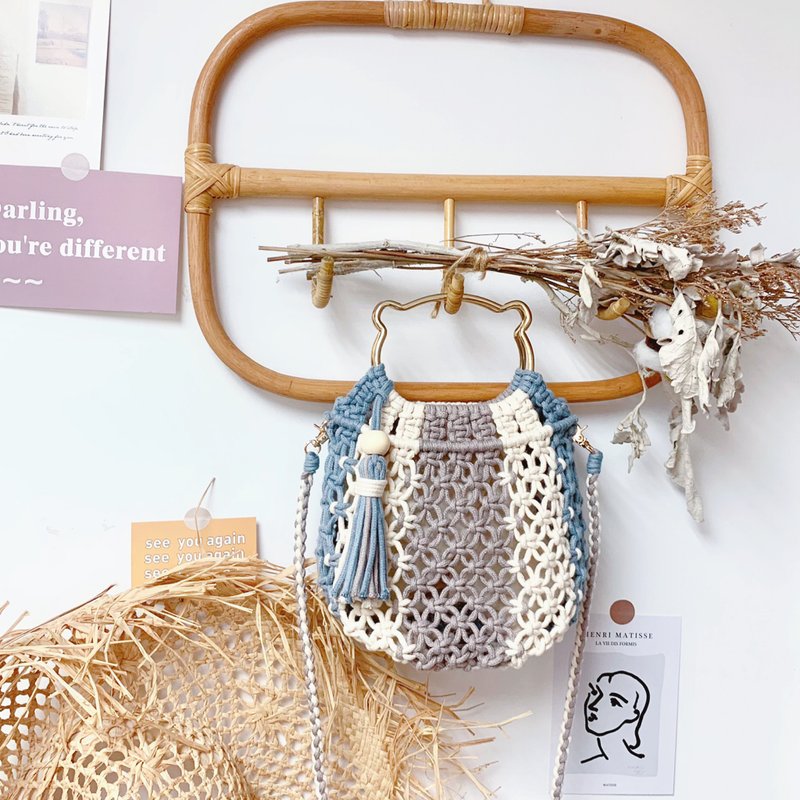 Cute baby bear hand-woven cross-body bag - กระเป๋าแมสเซนเจอร์ - วัสดุอื่นๆ หลากหลายสี