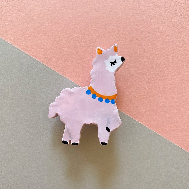 Alpaca Pin // Handmade Clay Pin // Brooch - เข็มกลัด - ดินเหนียว สึชมพู