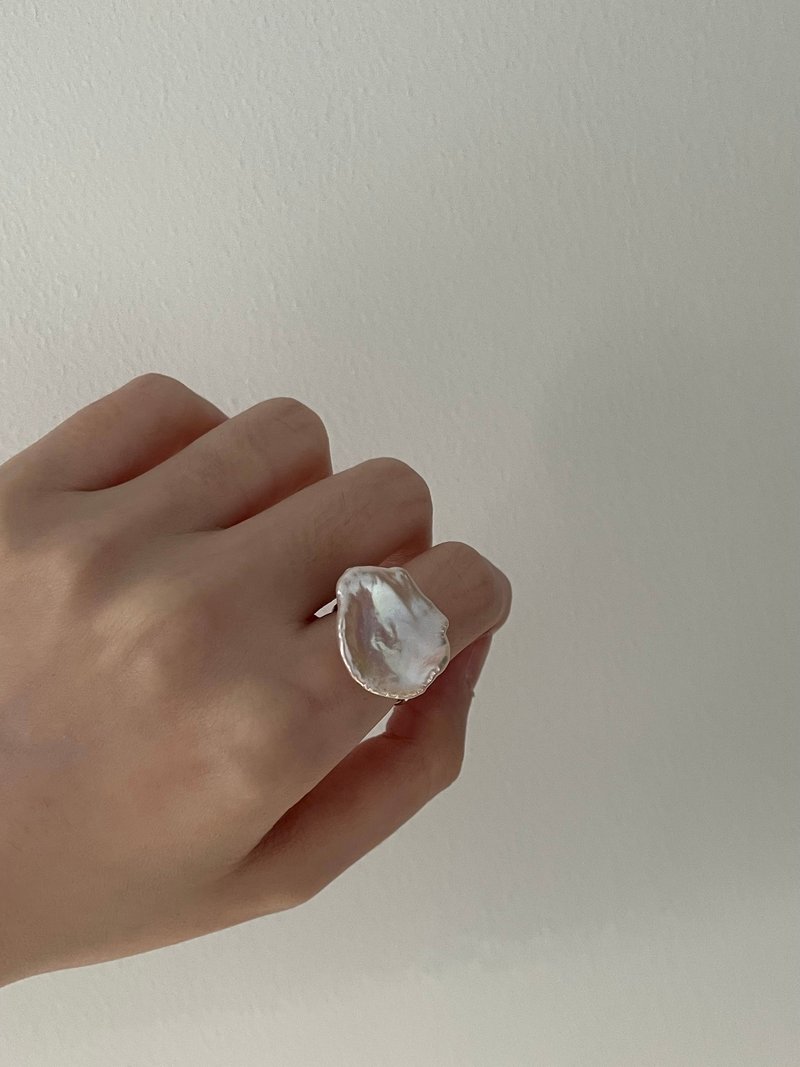 aurora petal pearl silver ring 花瓣珍珠开口银戒指 - General Rings - Pearl White