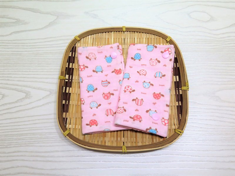 Cute mini turtle (pink) / 2 in (one pair): Japanese six-layer yarn non-toxic hand-held double-sided strap saliva towel. - ผ้ากันเปื้อน - ผ้าฝ้าย/ผ้าลินิน สึชมพู