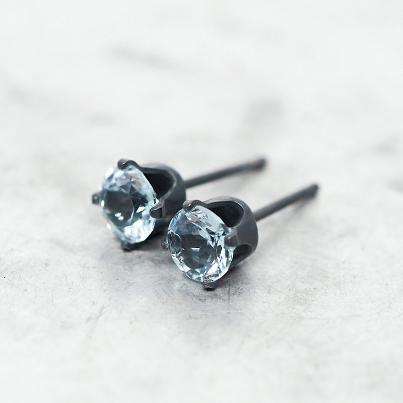 Sky Blue Topaz Black Earrings - Black Sterling Silver - 5mm Round - 耳環/耳夾 - 其他金屬 藍色