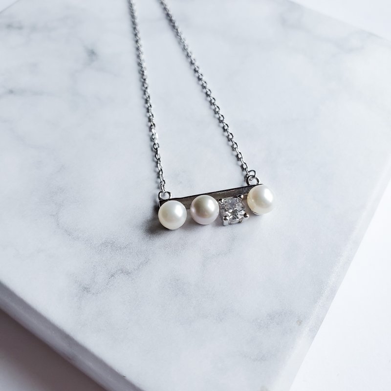 Lux Elegant Tiny Triple Round Freshwater Pearls 925 Sterling Silver Bar Necklace - สร้อยคอ - ไข่มุก ขาว