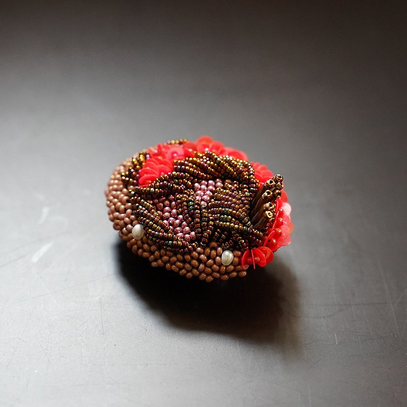 red and copper beads brooch, statement and sparkly oval brooch 9 - เข็มกลัด - พลาสติก สีแดง