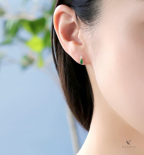 ▼ツァボライトガーネットピアス　ツボライト　グリーンガーネットピアスk18 K18 ツァボライト(グリーンガーネット)＆ダイヤモンドのポスト