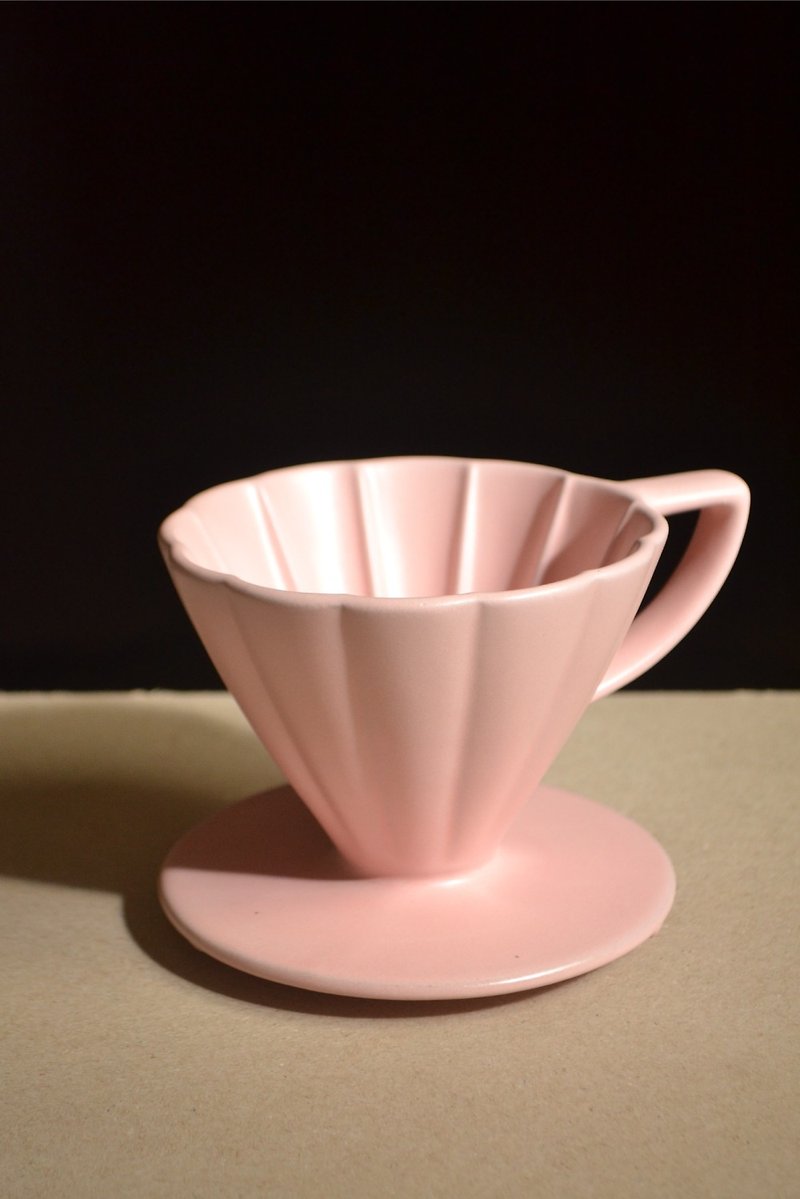 Wakazakura pink chrysanthemum type long rib filter cup 01 hand brew filter cup coffee filter cup Mother's Day gift - เครื่องทำกาแฟ - ดินเผา สึชมพู