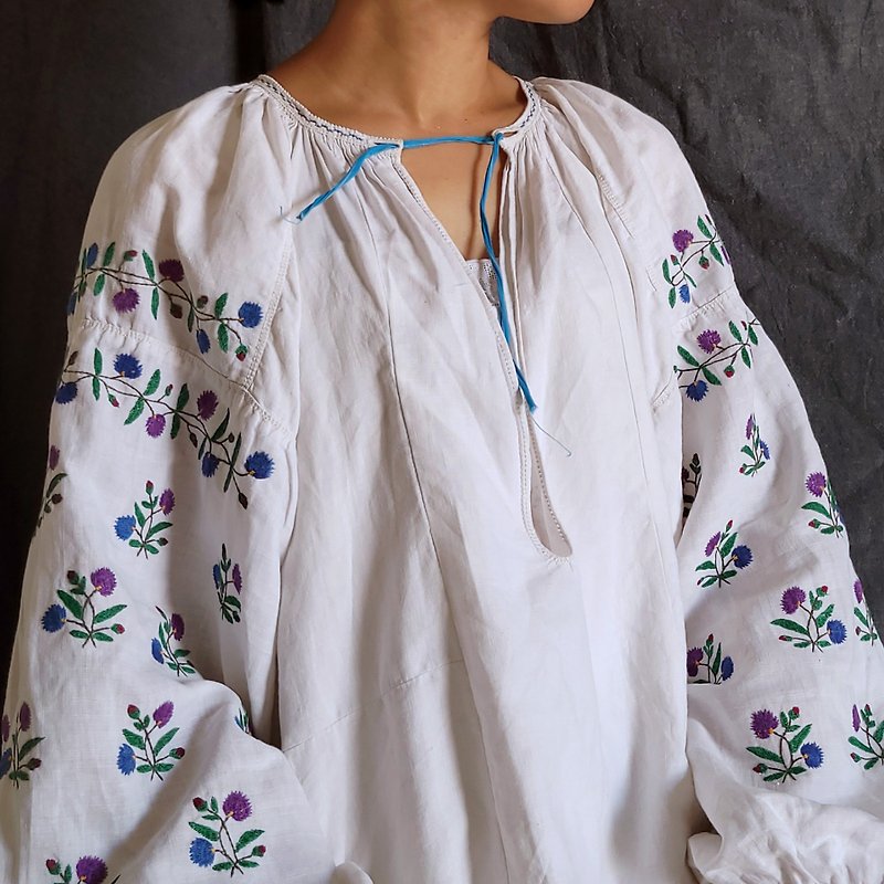 BajuTua /古著/ 1940's 烏克蘭手縫刺繡上衣 - 藍紫花朵 - 女上衣/長袖上衣 - 棉．麻 多色