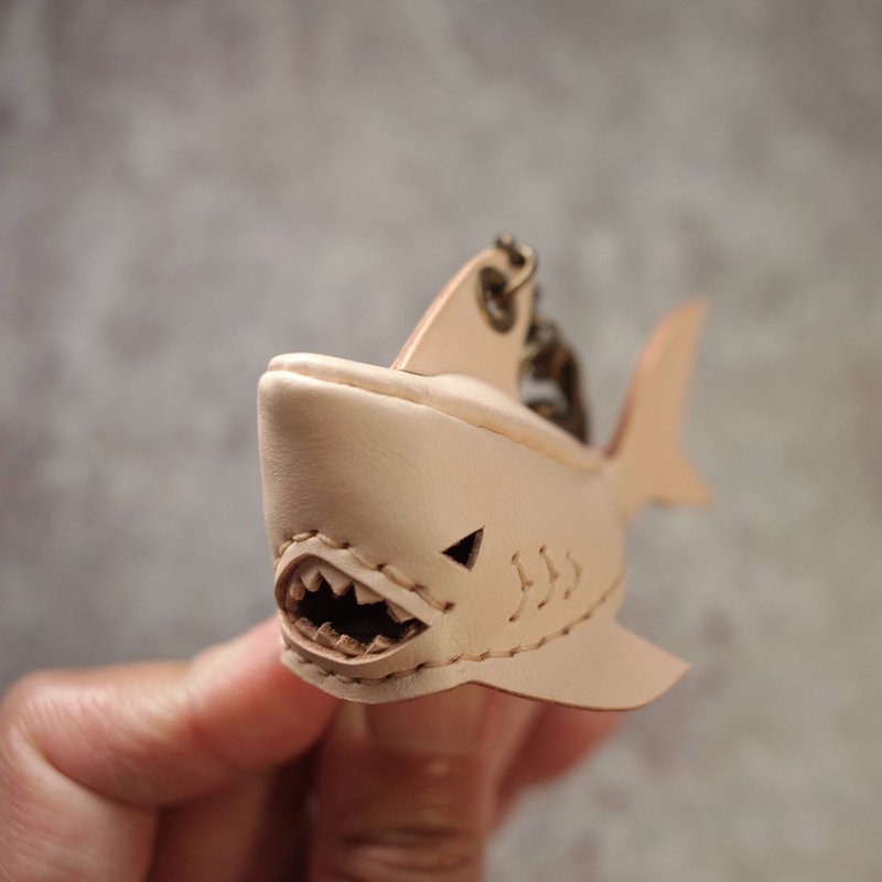 ONE+ Bruce shark Key holder - ที่ห้อยกุญแจ - หนังแท้ สีกากี