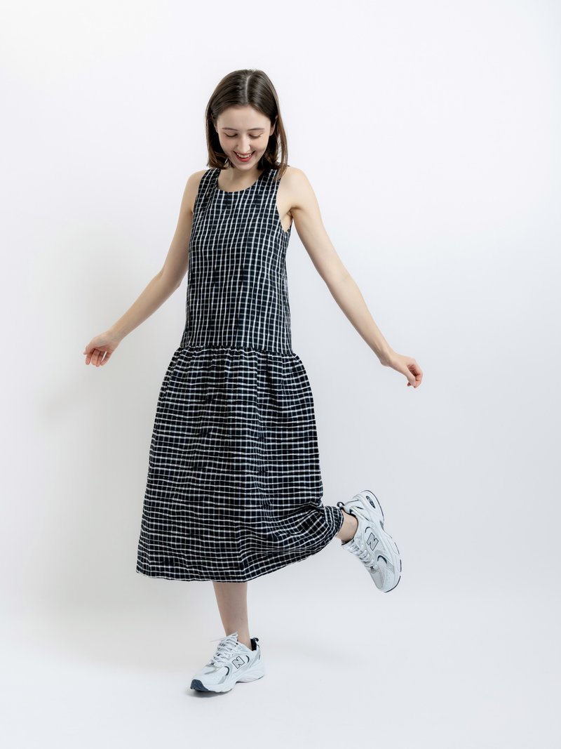 (Pre-Order) BIRUCHU CREW NECK MIDI DRESS : Black Plaid - 洋裝/連身裙 - 聚酯纖維 黑色