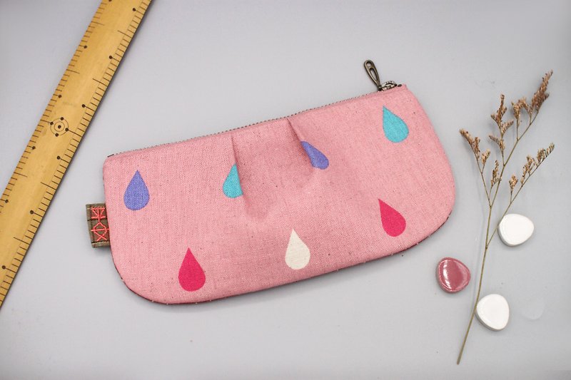 Safe universal bag - pink raindrops, red rice, pencil case, cosmetic bag, glasses bag, Valentine's Day - กระเป๋าเครื่องสำอาง - ผ้าฝ้าย/ผ้าลินิน 