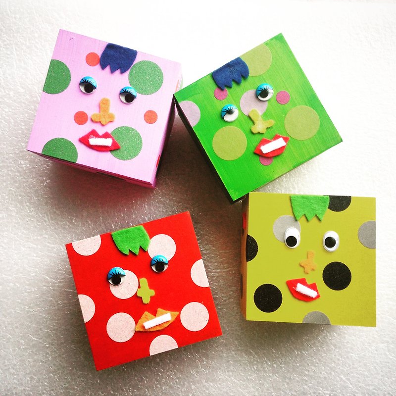 嘴歪眼斜的 正方形 禮物盒 (粉紅色下標區) - 包裝材料 - 其他材質 粉紅色