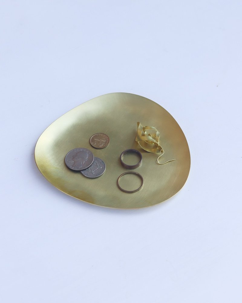 Stone M  ふぞろいの真鍮皿 - 置物 - 銅・真鍮 ゴールド