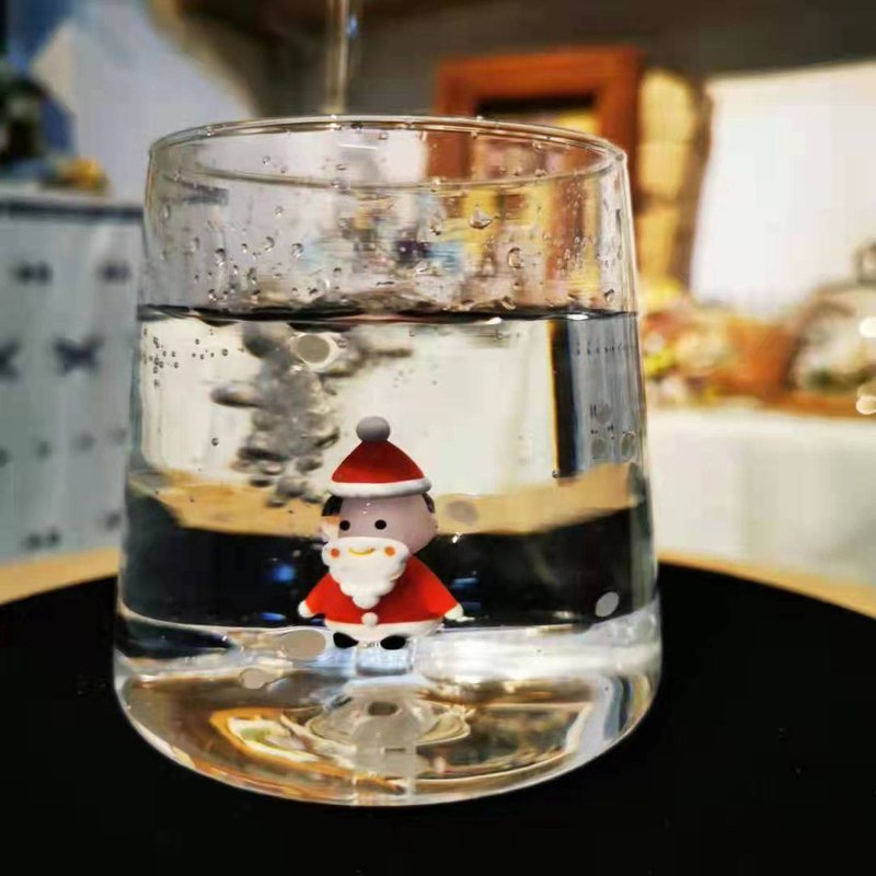 Exchanging gifts, christmas glasses, santa claus - Cups - Glass Transparent