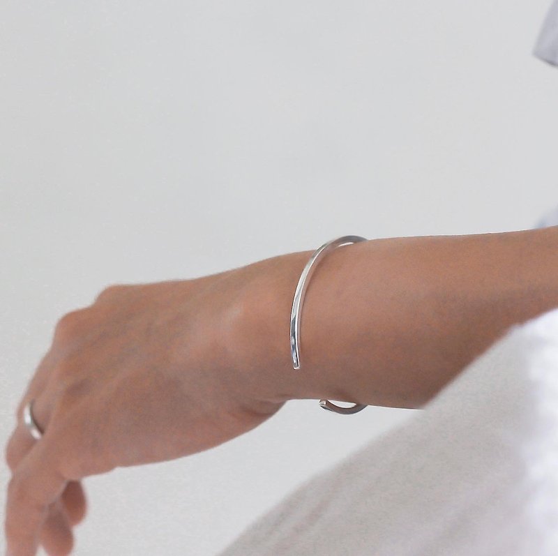[Customized gift] Exclusive secret message sterling silver bracelet / single laser engraved - Bracelets - Sterling Silver White