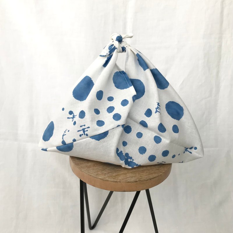 Carrying bag Azuma bag dot blue SS / harunohi - Handbags & Totes - Cotton & Hemp White