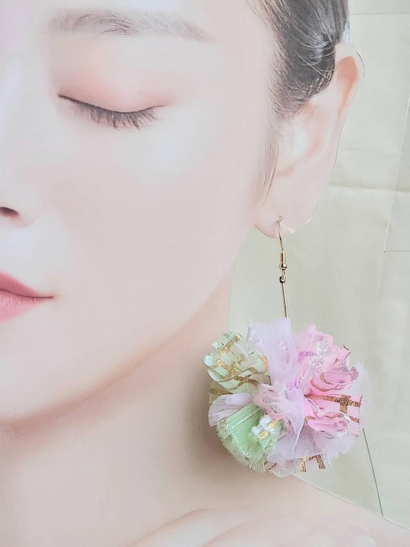 長長的垂墜紗線耳環　cotton candy - 耳環/耳夾/耳骨夾 - 其他人造纖維 粉紅色