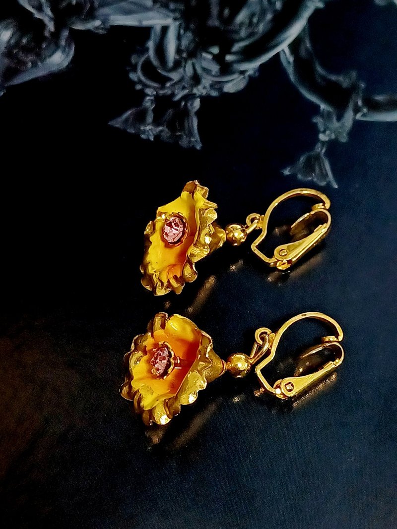 vintage jewelry  古董奧地利垂墜水仙花 夾式耳環 - 耳環/耳夾/耳骨夾 - 其他金屬 
