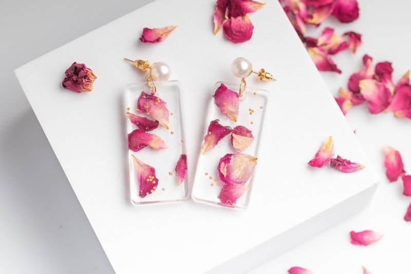 Handmade resin earrings - 耳環/耳夾/耳骨夾 - 塑膠 粉紅色