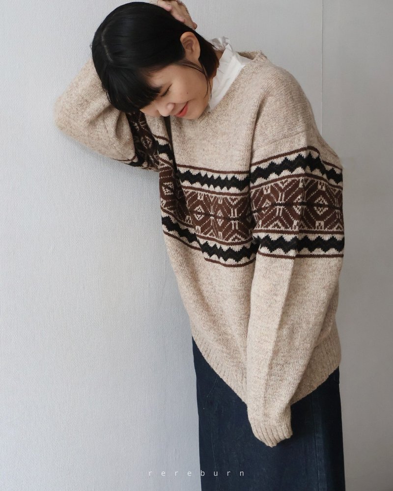 Winter retro neutral Japanese geometric knitted loose thin wool vintage sweater - สเวตเตอร์ผู้หญิง - ขนแกะ สีกากี