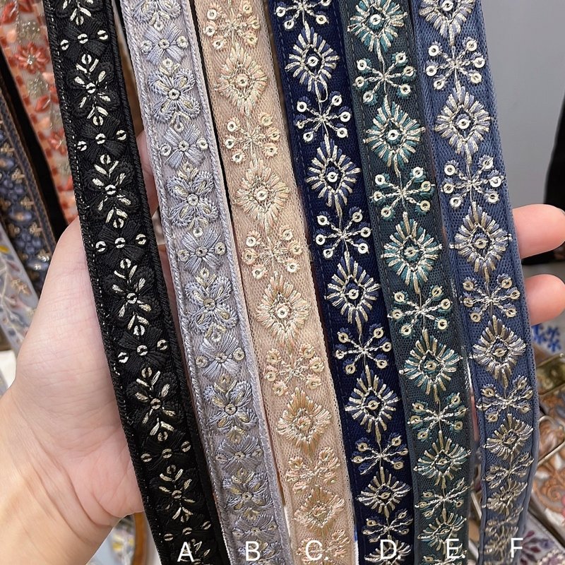 刺繡手機背帶 細款 可調節背帶 好煩小姐 - 手機配件 - 其他人造纖維 多色