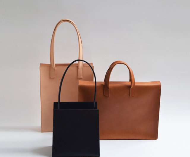 Structured laptop outlet tote