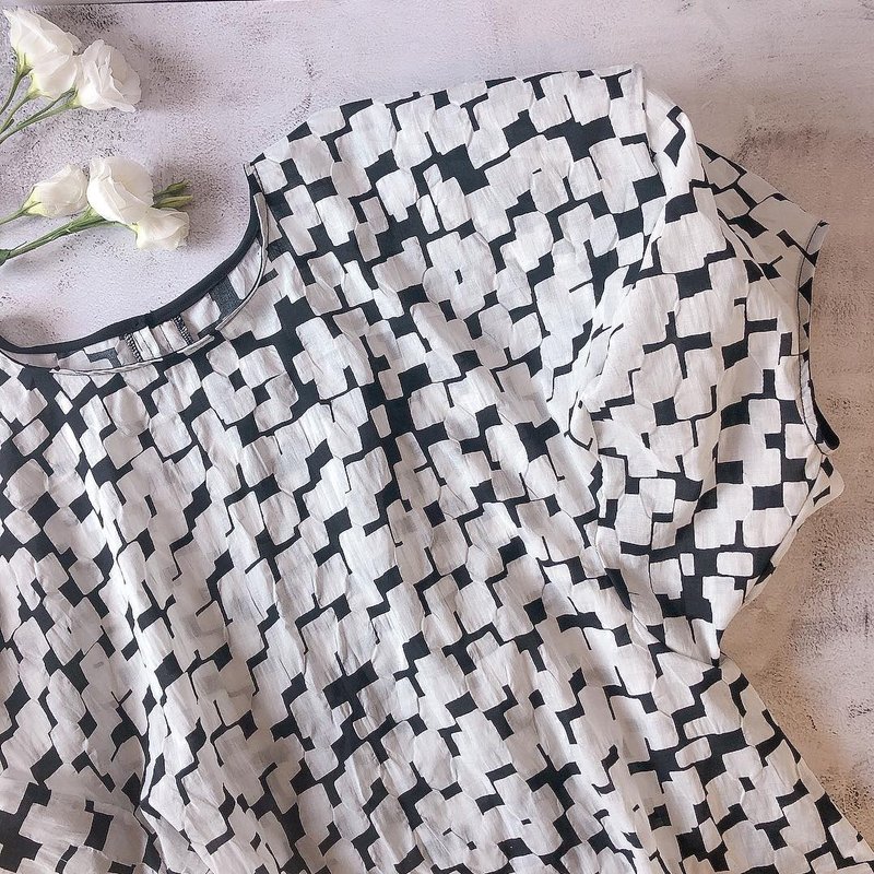 Sleeve Puffy Cloud Puff Sleeve Blouse - Irregular Geometric Square Bubbles - เสื้อผู้หญิง - ผ้าฝ้าย/ผ้าลินิน ขาว