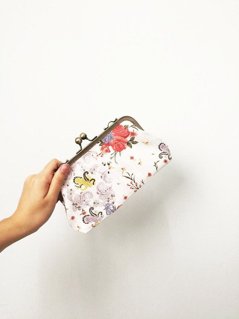 Flowers clasp frame bag/with chain/ cosmetic bag / shoulder bag - Clutch Bags - Cotton & Hemp White