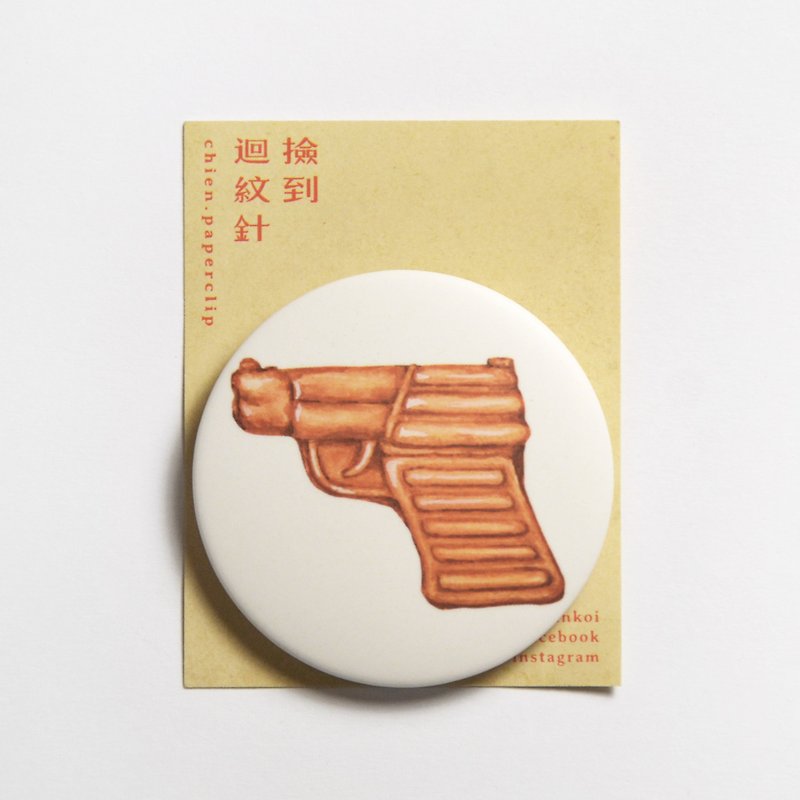 Magnet Badge Badge-Chicken Cake Gun - เข็มกลัด/พิน - โลหะ ขาว
