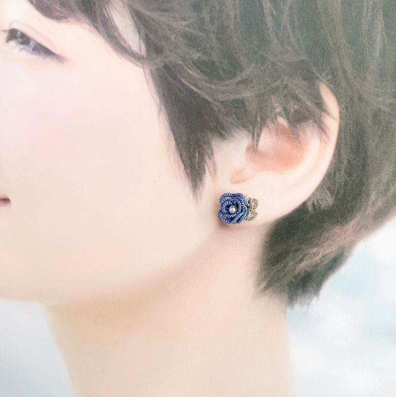 立體玫瑰花系列 梭織玫瑰耳環 藍色 禮物 防過敏 - 耳環/耳夾 - 棉．麻 藍色