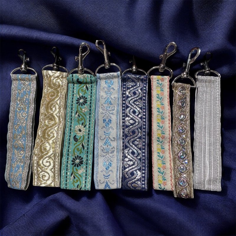 電繡緞帶手機繩-短-套組8條 - 手機掛繩/背帶 - 繡線 多色