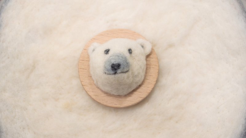 Polar bear magnets/pins can be customized - Magnets - Wool 
