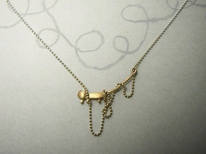 miaow in a tangle " gold-white " ( cat silver pendant necklace 貓 猫 銀 垂饰 ) - สร้อยคอ - โลหะ สีทอง