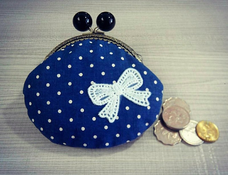 【MY。手作】Metal frame coin purse, kiss lock, cosmetic bag, gift - กระเป๋าเครื่องสำอาง - วัสดุอื่นๆ สีน้ำเงิน