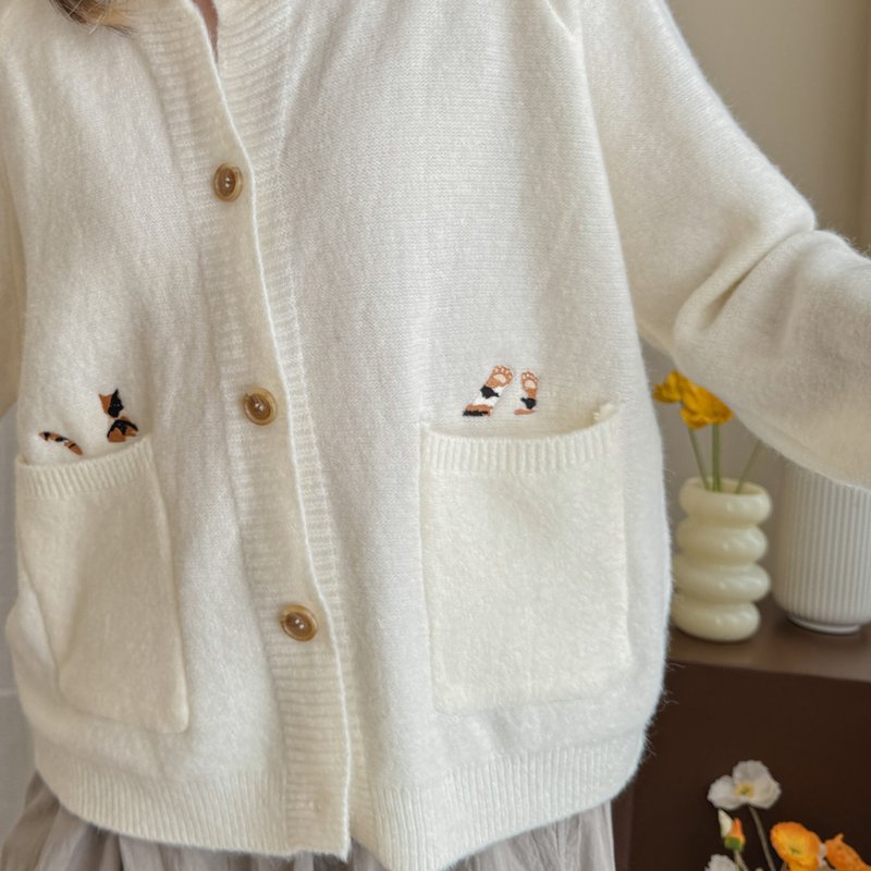 Cardigan with pockets (Ivory) : Cat - Women's Sweaters - Polyester White