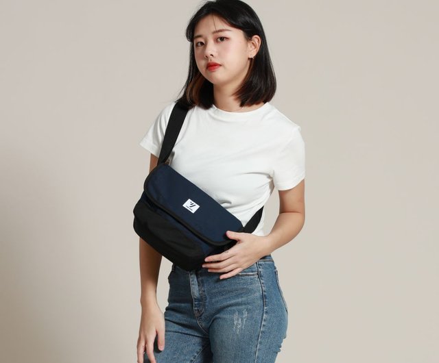 Herschel Supply Co. Grade Mini Messenger Bag in Black