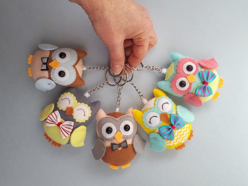 其他材質 鑰匙圈/鑰匙包 多色 - Cute owl keyring, felt keychain for women, spring little funny gifts for friends