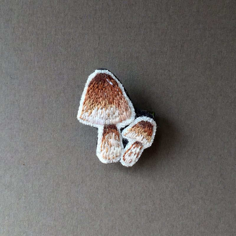 迷你手工刺繡胸針 植物系列 野菇 Mini Embroidery stick pin - 胸針/心口針 - 繡線 咖啡色