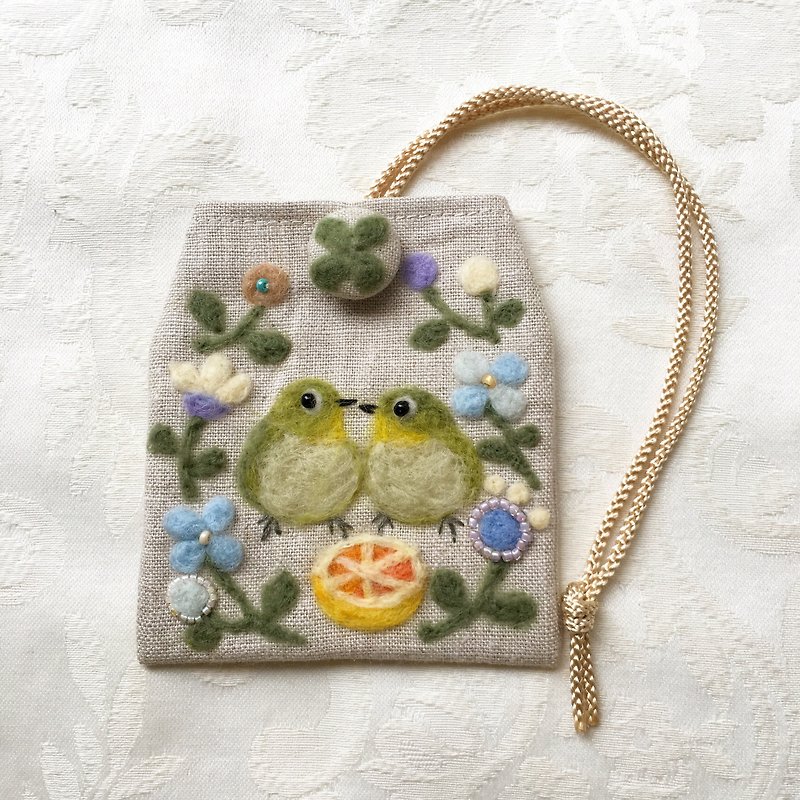 amulet bag of Japanese whiteeyes - กระเป๋าเครื่องสำอาง - ผ้าฝ้าย/ผ้าลินิน สีกากี