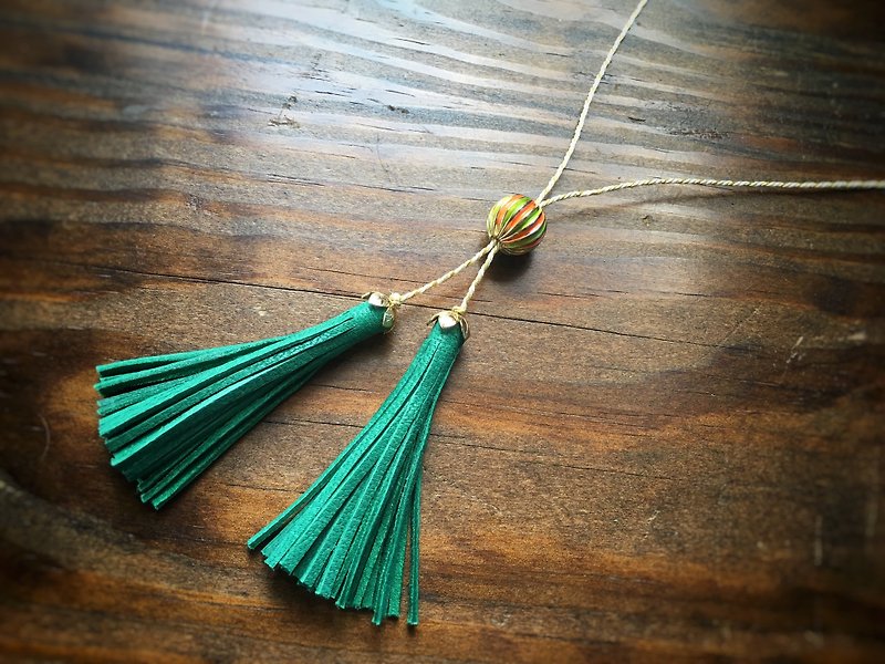 Lariette with vintage brass beads and French goat leather tassel - Necklaces - Genuine Leather Green