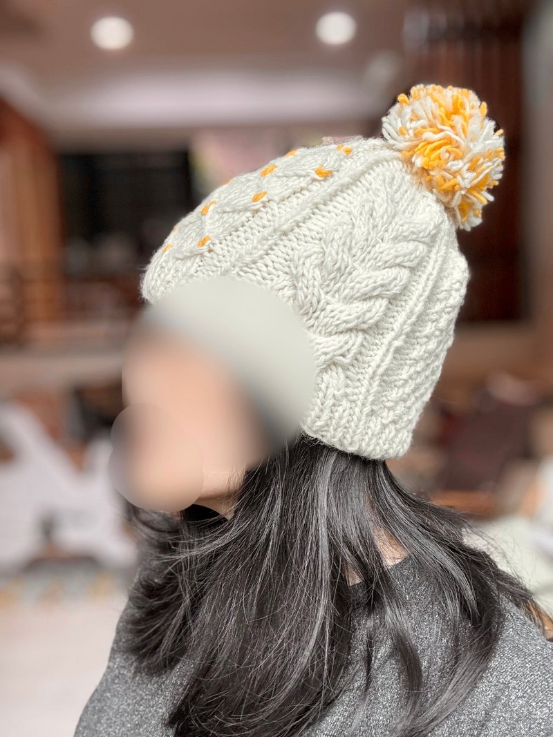 童/成人純白麻花可愛鳳梨立體純羊毛球帽手工編織防風內襯毛帽子 - 帽子 - 羊毛 白色