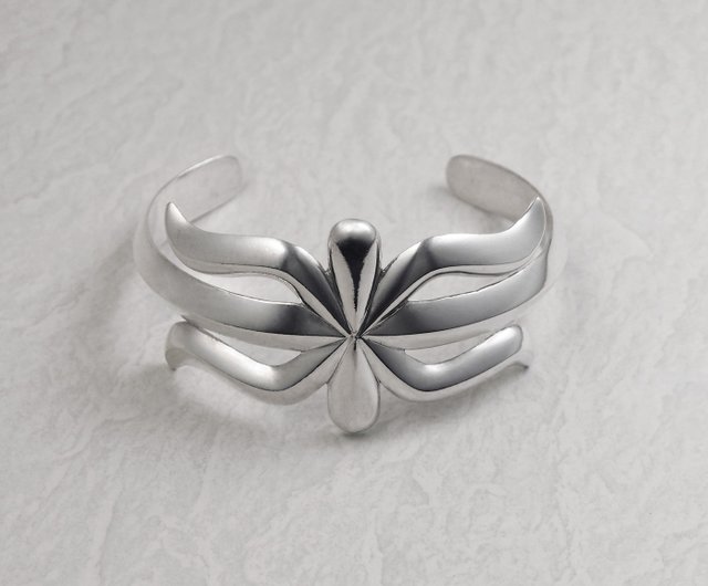 Navajo Sandcast style 925 silver Spider Bangle - Shop anviology