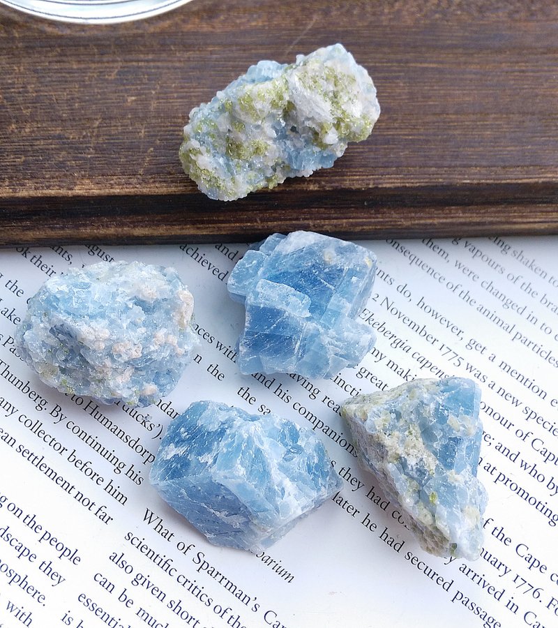 Calcite 雲南產地 藍色方解石 橄欖石共生礦 天然礦石 原礦 - 擺飾/家飾品 - 其他材質 