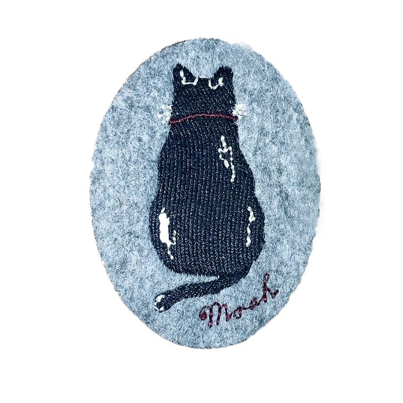 Kusuguru Japan Brooch Pin Japanese Sagara Embroidery Black Cat Series Gray - เข็มกลัด - เส้นใยสังเคราะห์ สีเทา