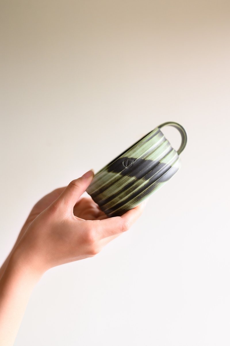 グリーンのカップの層 - 花瓶・植木鉢 - 陶器 多色