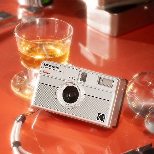 Kodak 柯達底片相機旗艦店 【Kodak 柯達】復古底片相機 半格機 H35N 條紋銀色