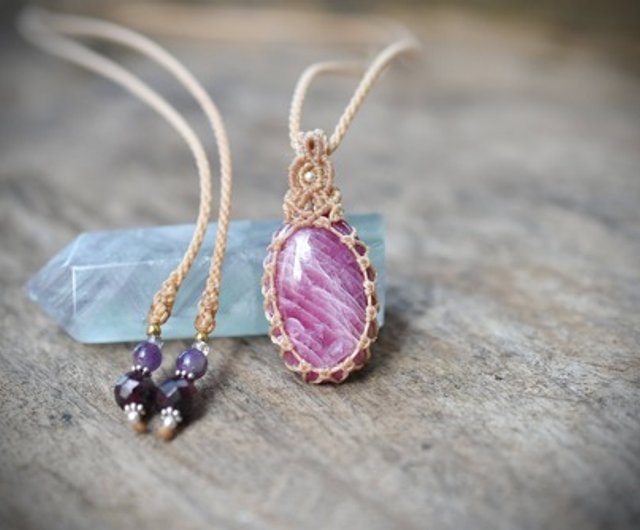 アートな傾斜シラー ルビー マクラメネックレス1184 - ショップ Funky