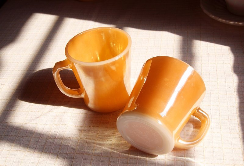 Early Fire-King D-handle Mug-Peachy Gloss - แก้วมัค/แก้วกาแฟ - แก้ว สีส้ม