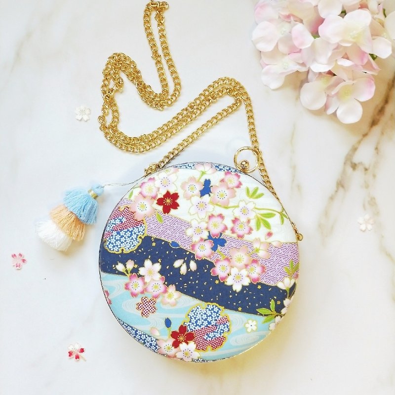 Sakura season cherry blossoms falling window 棂 small round bag double sided tassel three style hand shoulder shoulder shoulder gold bag - Messenger Bags & Sling Bags - Cotton & Hemp Blue