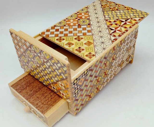 【在庫セール】箱根寄木細工 秘密箱１０回仕掛け Japanese puzzle Amazon.co.jp: 箱根寄木細工 秘密箱10回仕掛け Japanese